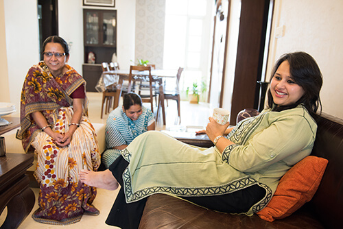 Sheenu Jhawar (extreme left) with her maids Beena & Shakuntala